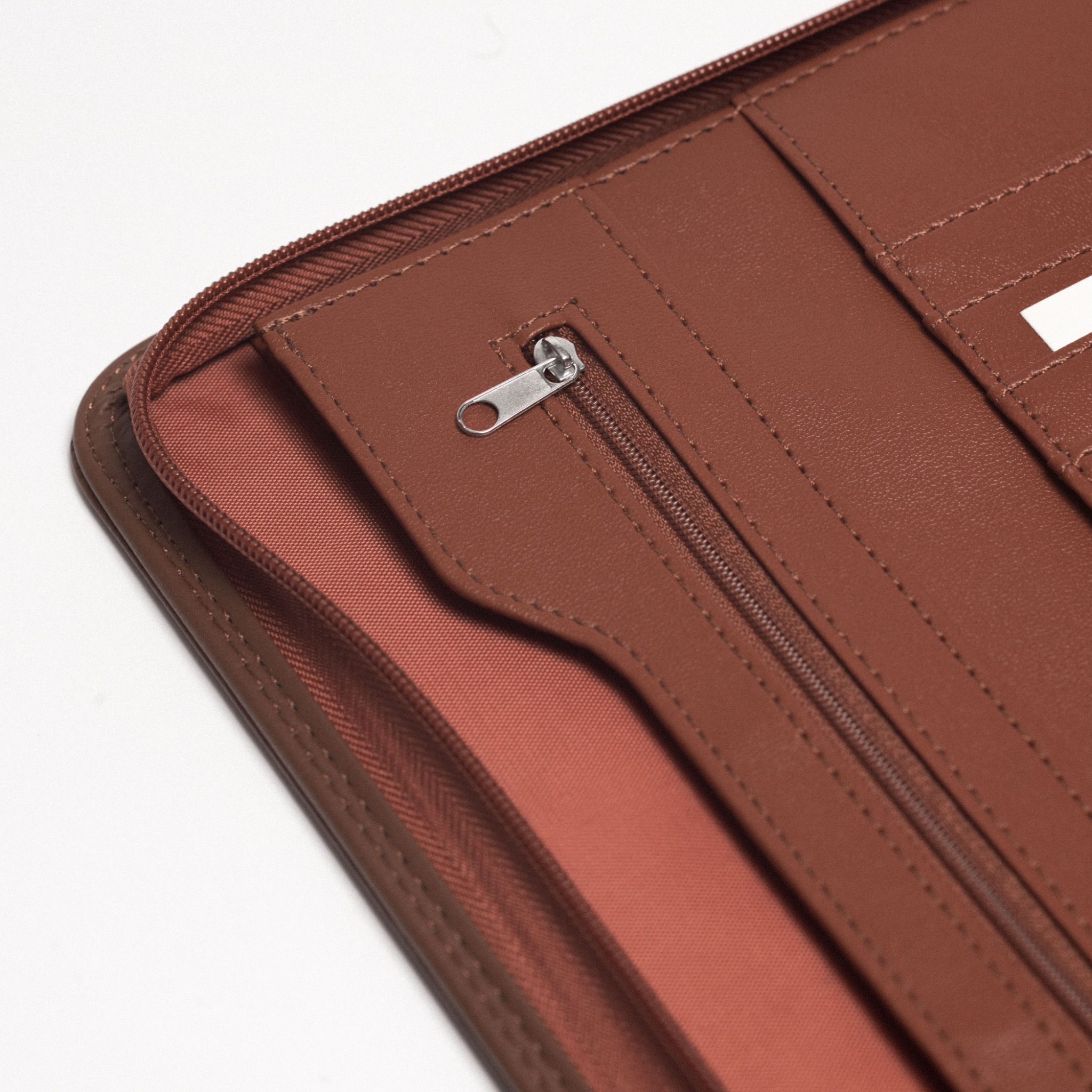 Cossini padfolio opened to show its interior organization